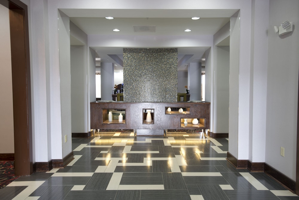 Holiday Inn Express Suites Morrilton 7/53