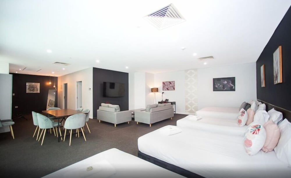 LOFT, SUITE