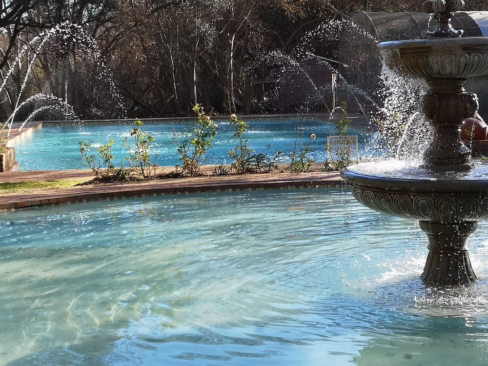 Hornbill Lodge and Legends Restaurant 13/15