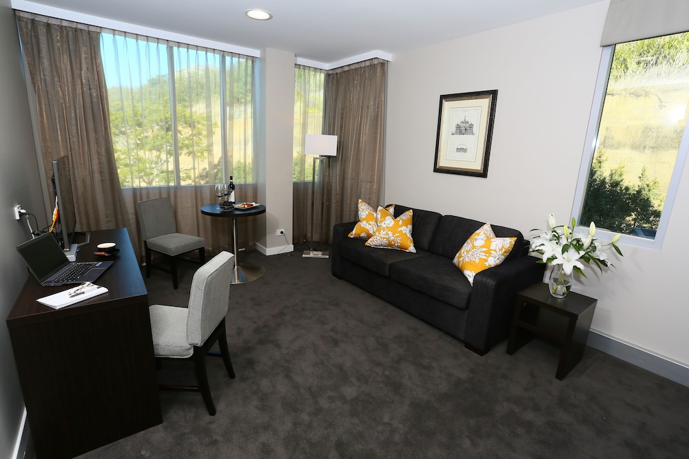Springfield Lakes Hotel 28/49