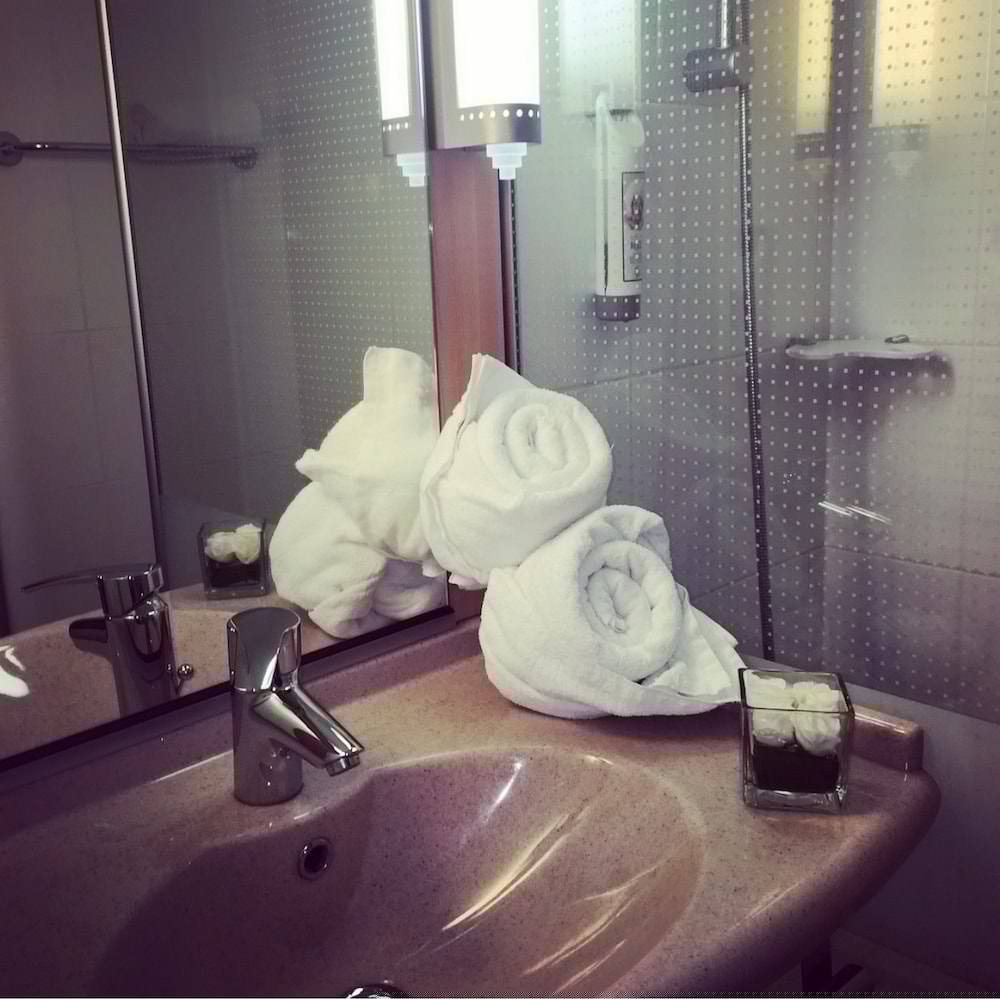 Ibis Rennes Cesson 42/76