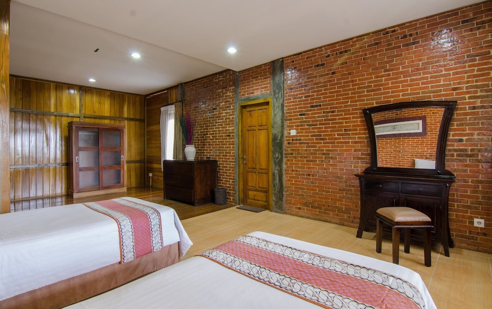 Jambuluwuk Convention Hall and Resort Batu 20/63