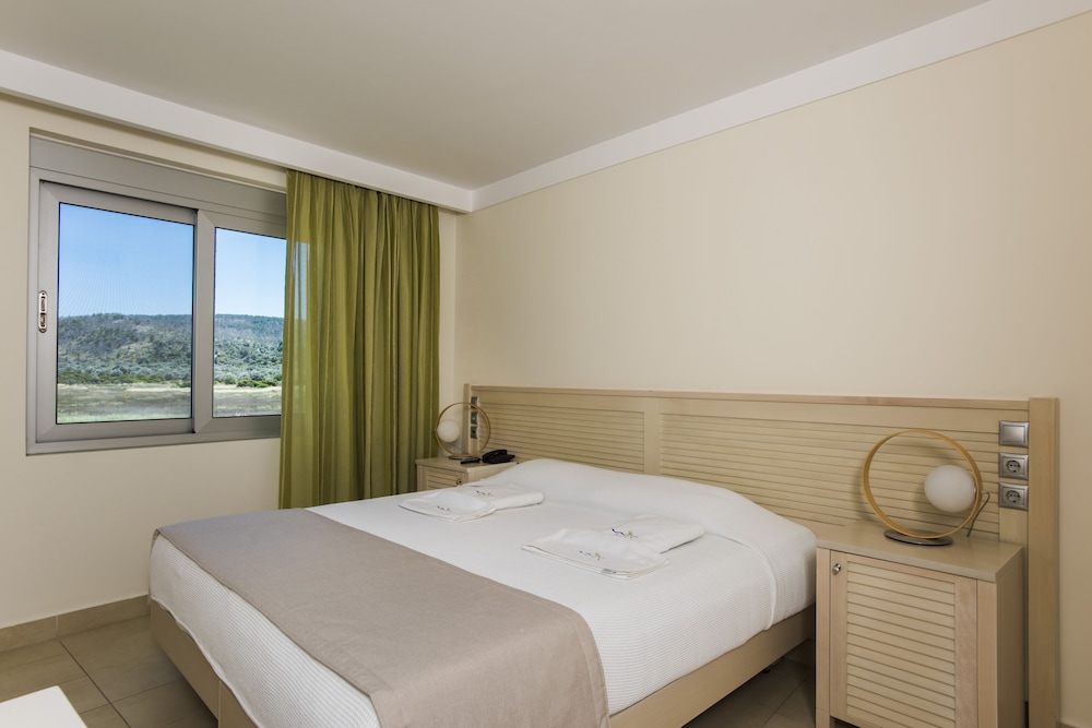 Family, Apartment, Double Bed, Mountain View, Sofa, Almiriki Chios Rooms & Apartments 2/3