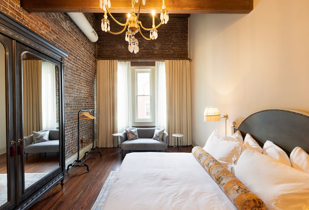 Hotel Cleo, Knoxville Downtown, a Tribute Portfolio Hotel 12/50