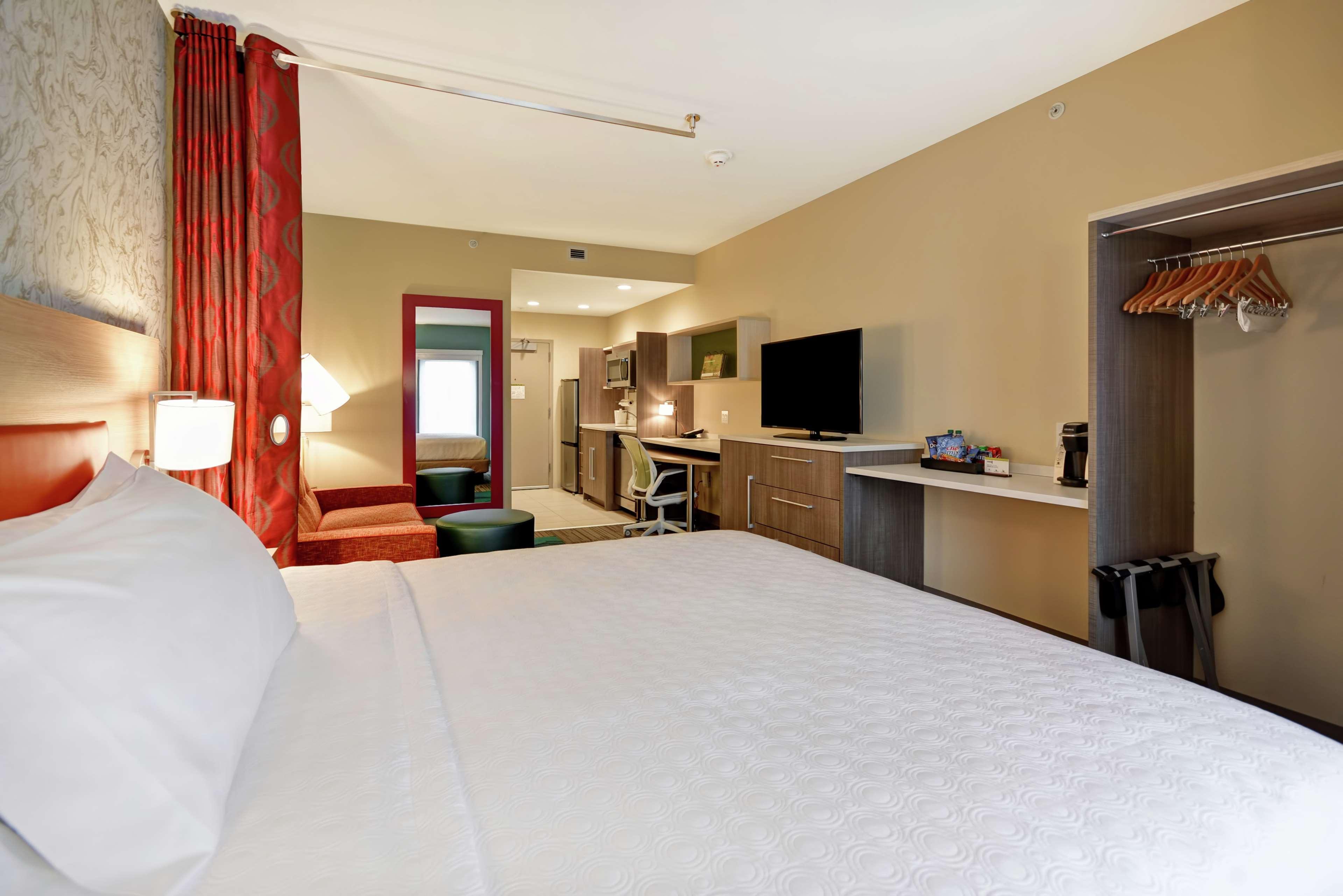 STUDIO, SUITE, KING BED, ACCESSIBLE