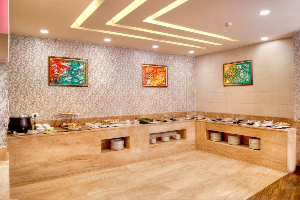 restaurant cafeteria