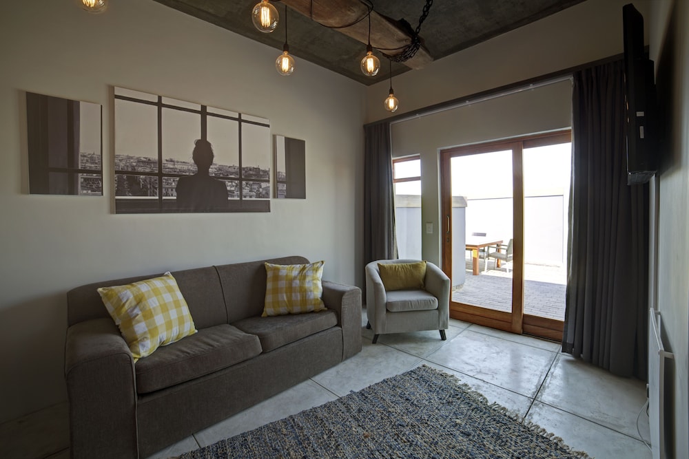 Organic Square Guesthouse 45/65