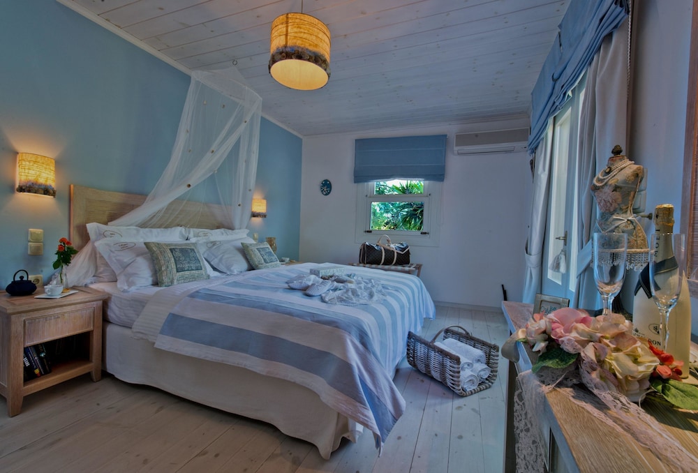 Deluxe, Suite, Queen and Twin Beds, Beach Front، Calypso Villas Zakynthos 3/5