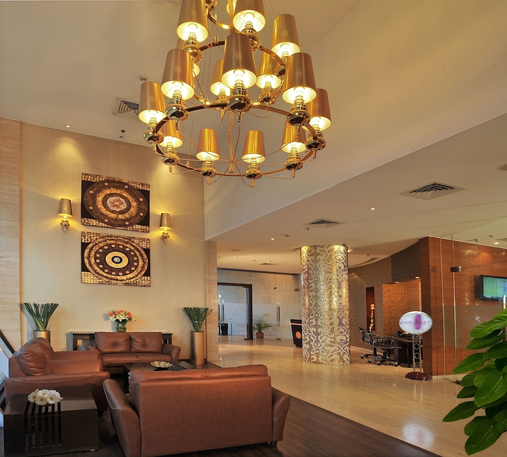 Majestic Court Sarovar Portico 40/46