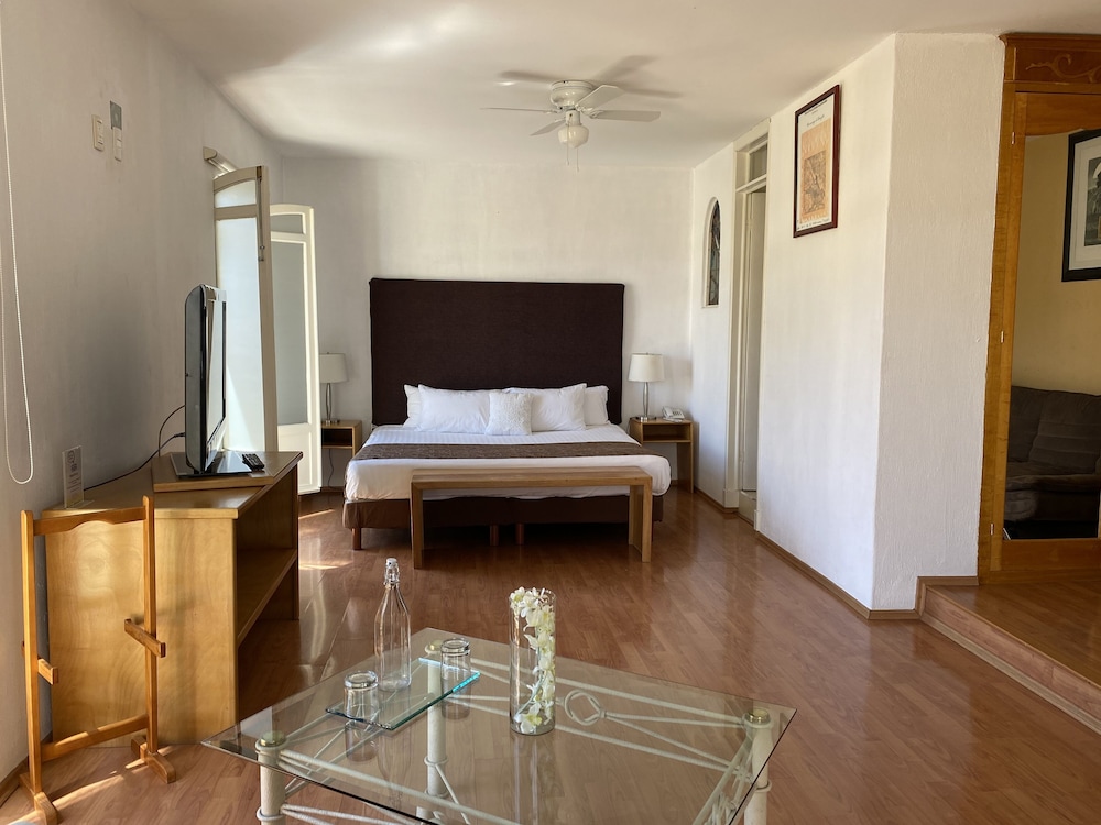 Hotel Casona de los Vitrales 35/50