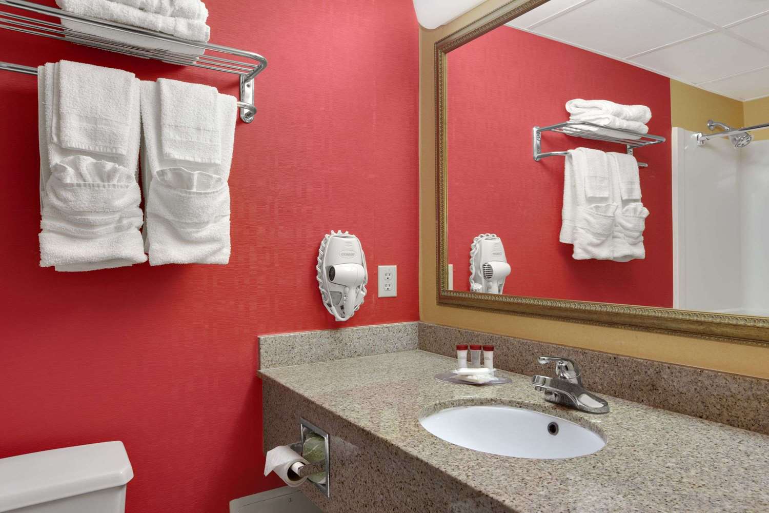 Ramada by Wyndham East Orange 24/24