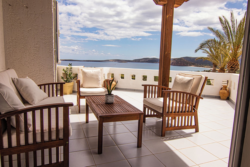 CASTRI VILLAGE HOTEL 26/50