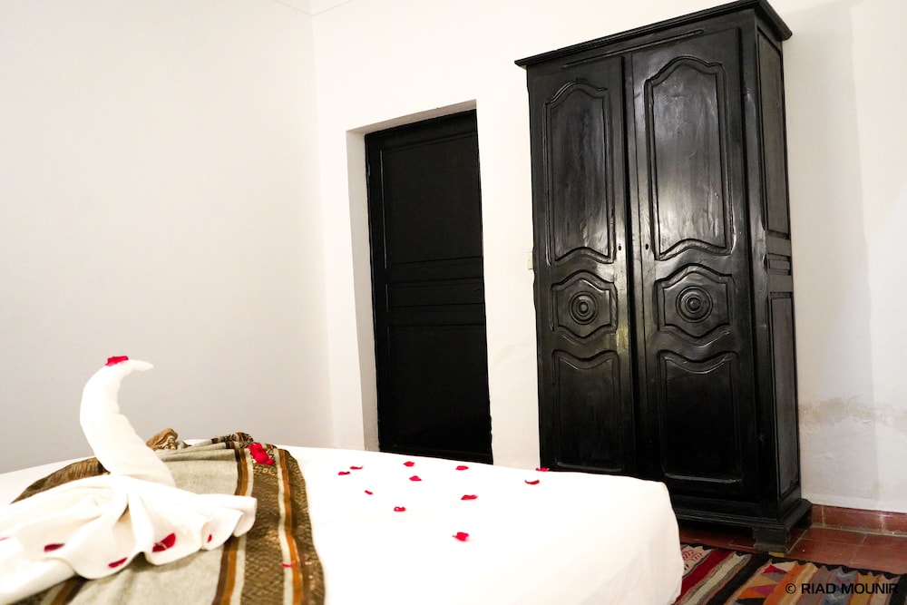 Riad Mounir 17/34