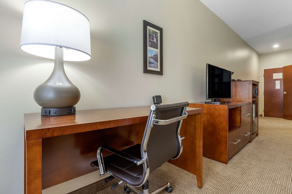 Comfort Inn & Suites Lenoir Hwy 321 Northern Foothills 31/40