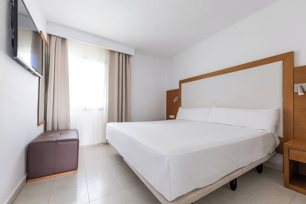 1 BEDROOM, APARTMENT, POOL VIEW