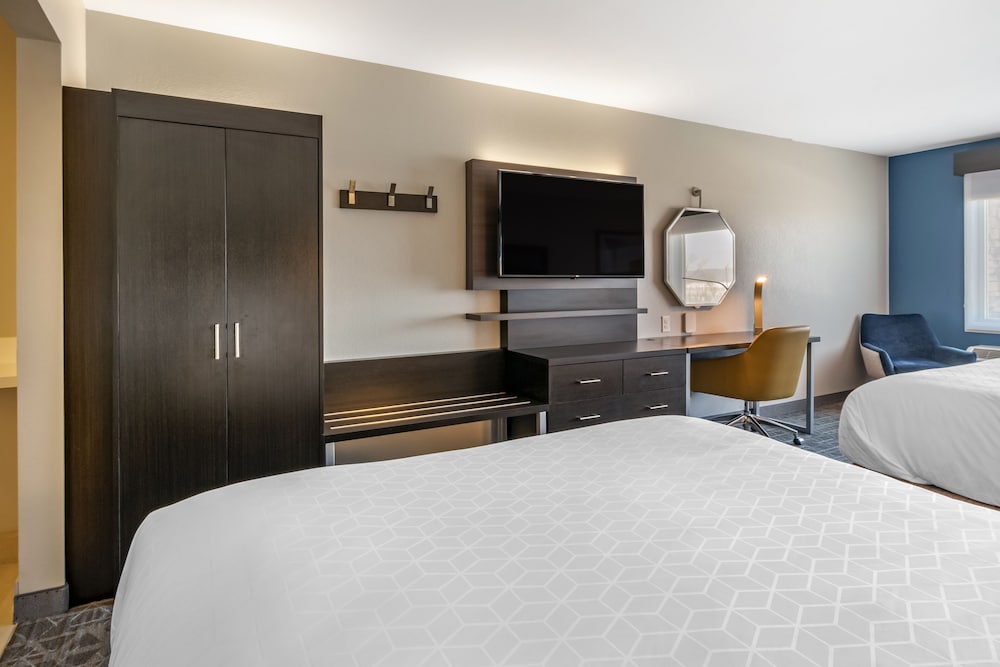 SUITE, KING BED, LIVING AREA