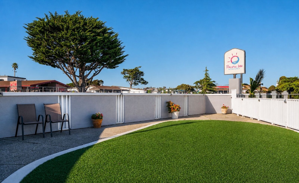 Pacific Inn Monterey 40/49