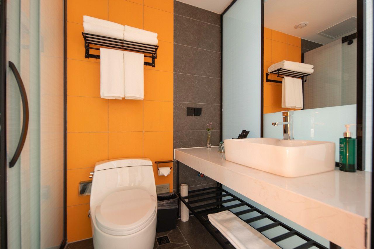 Magnolia Hotel (Mianyang Qixinglou High-speed Railway Station) 35/39