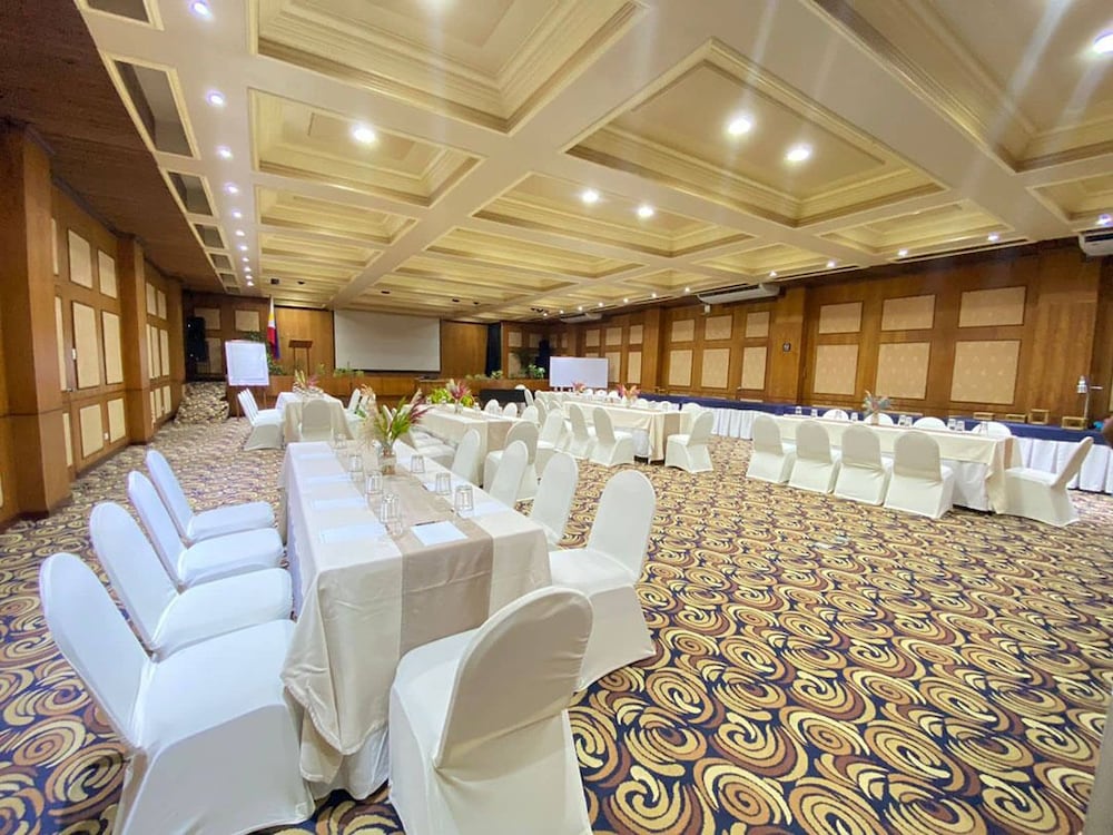 Bluewater Maribago Beach Resort 33/50