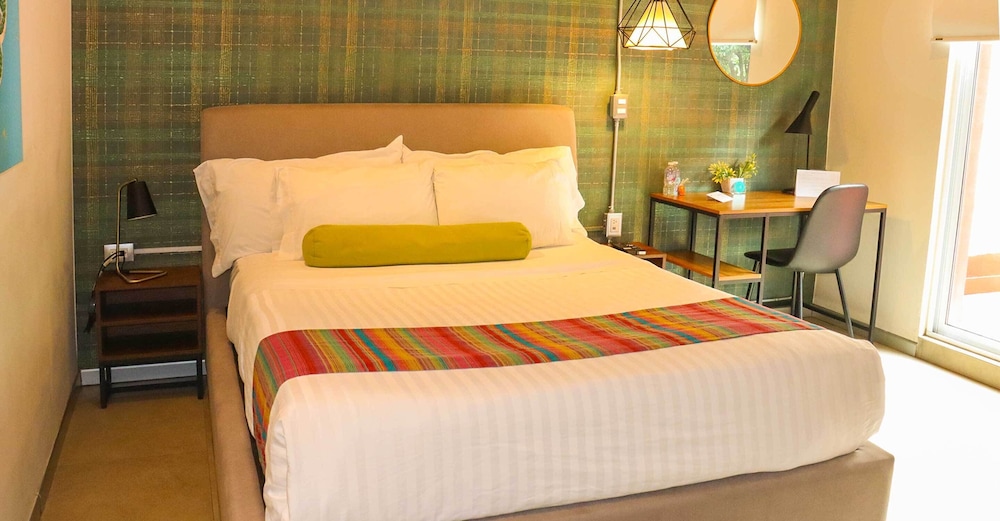 SUITE, QUEEN BED, TERRACE