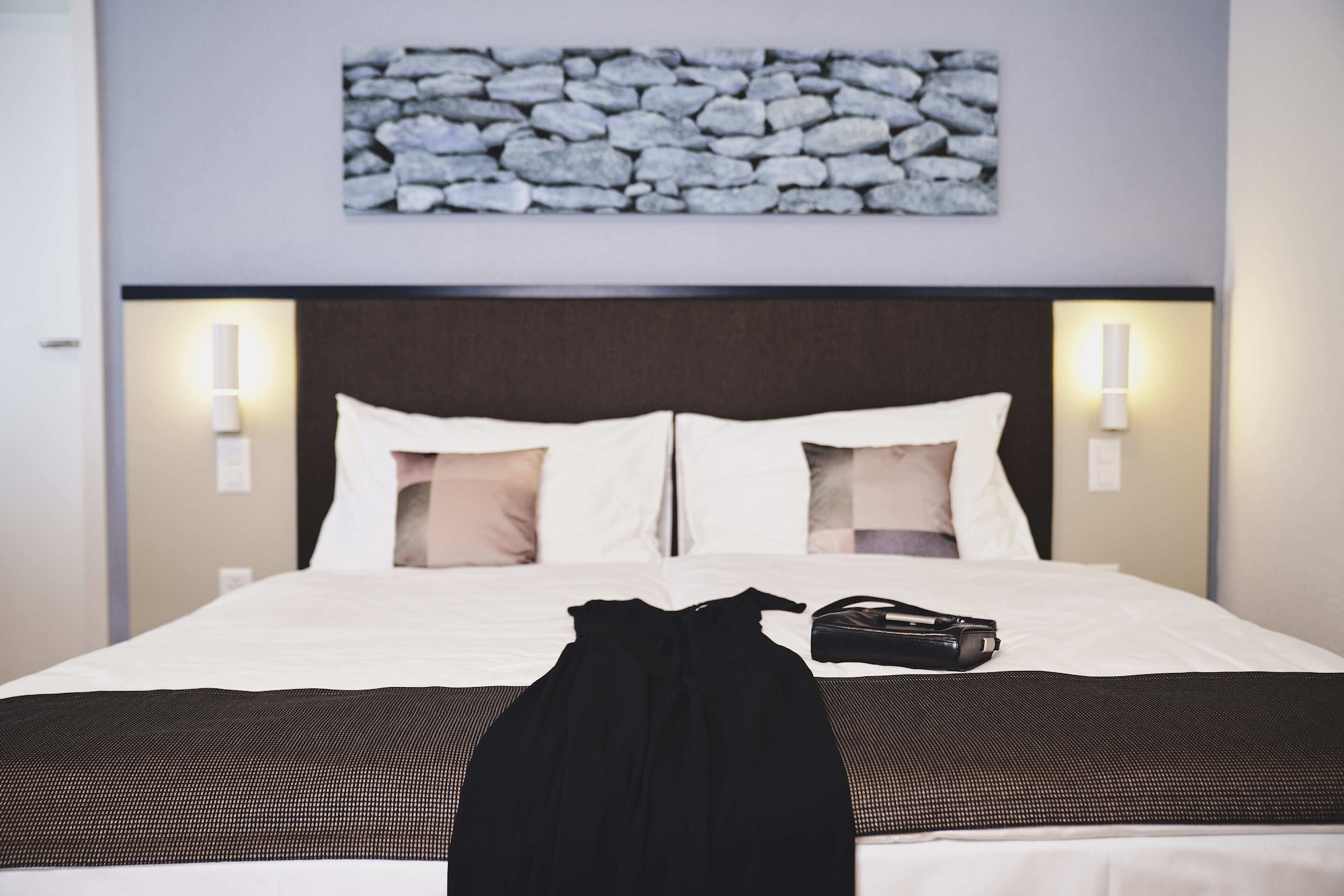 Small Budget Double Room, Bristol Hotel Zurich 2/4