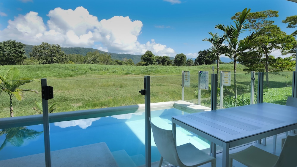 Pool Port Douglas 27/50