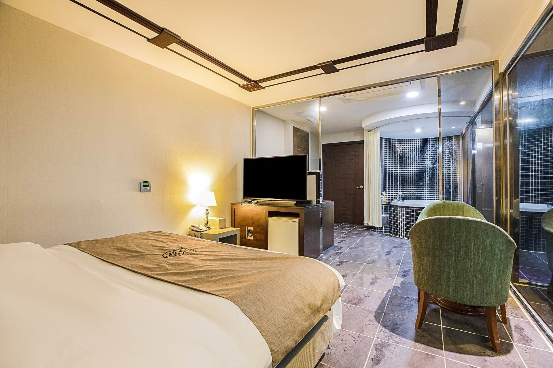 LUXURY, DOUBLE BED