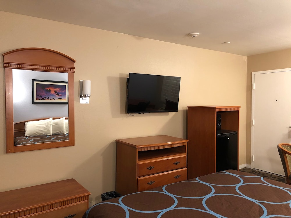 Orange Tustin Inn 13/62