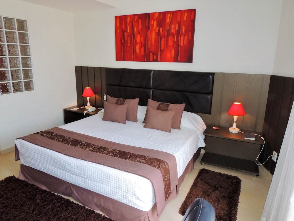 Mondrian Suite Hotel 27/82