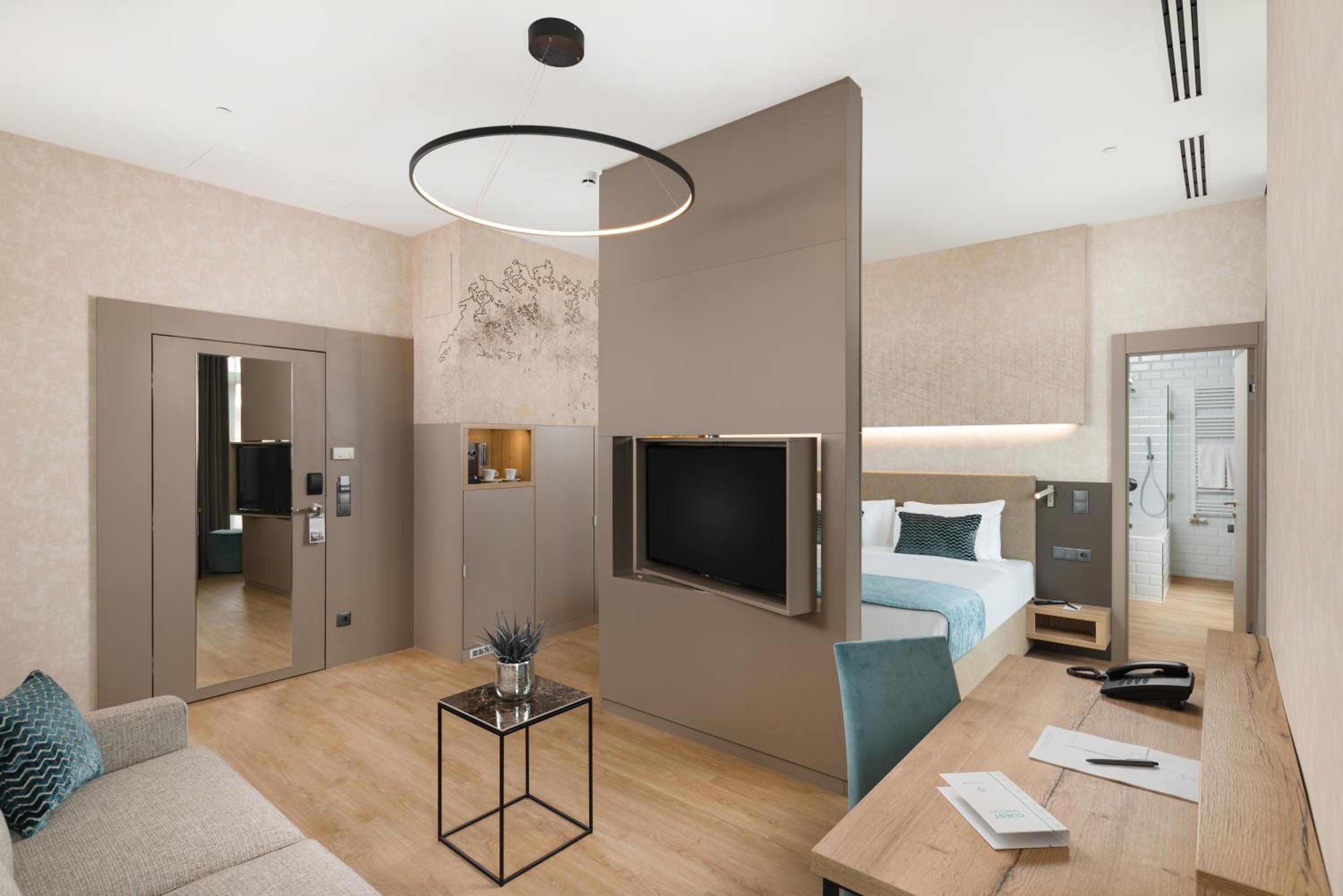 EXECUTIVE, DOUBLE BED, STREET VIEW