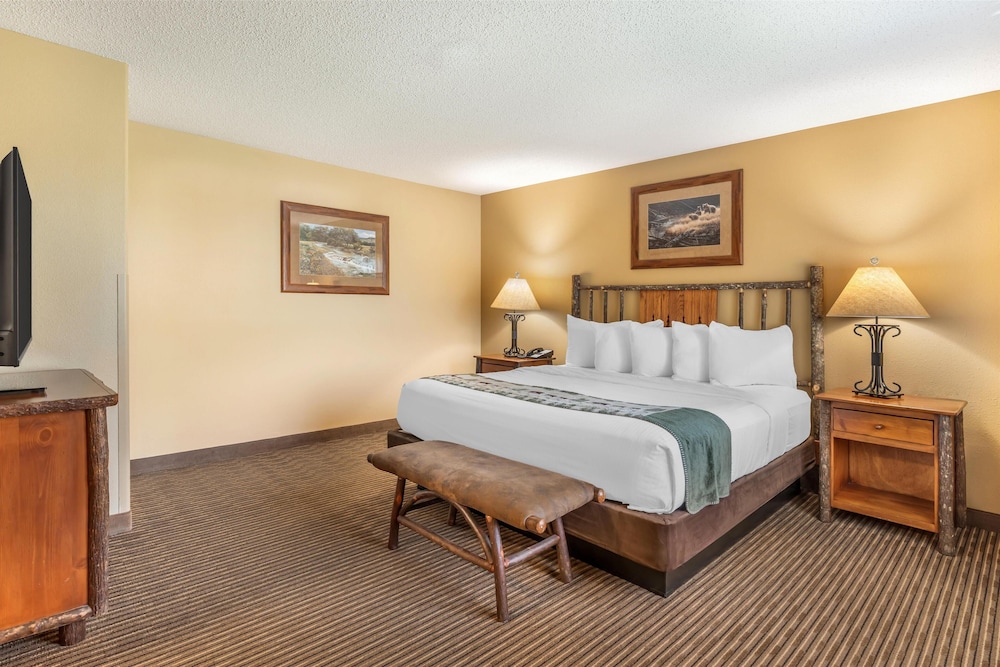 Woodland, Suite, King Bed, Jetted Tub