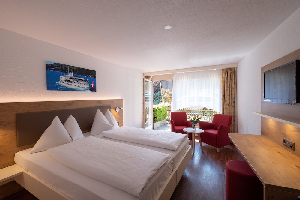 Chalet Swiss Hotel 11/50