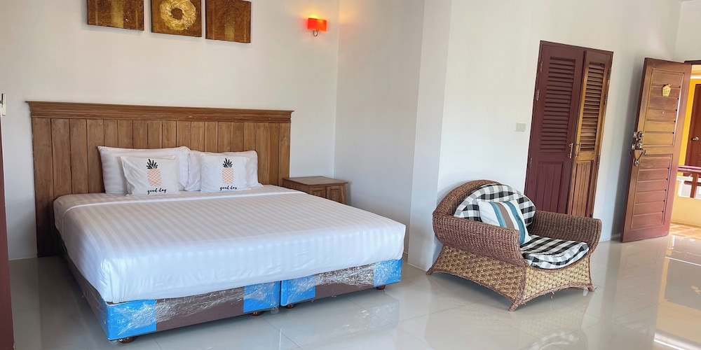 Yellow Tique Hotel 13/58