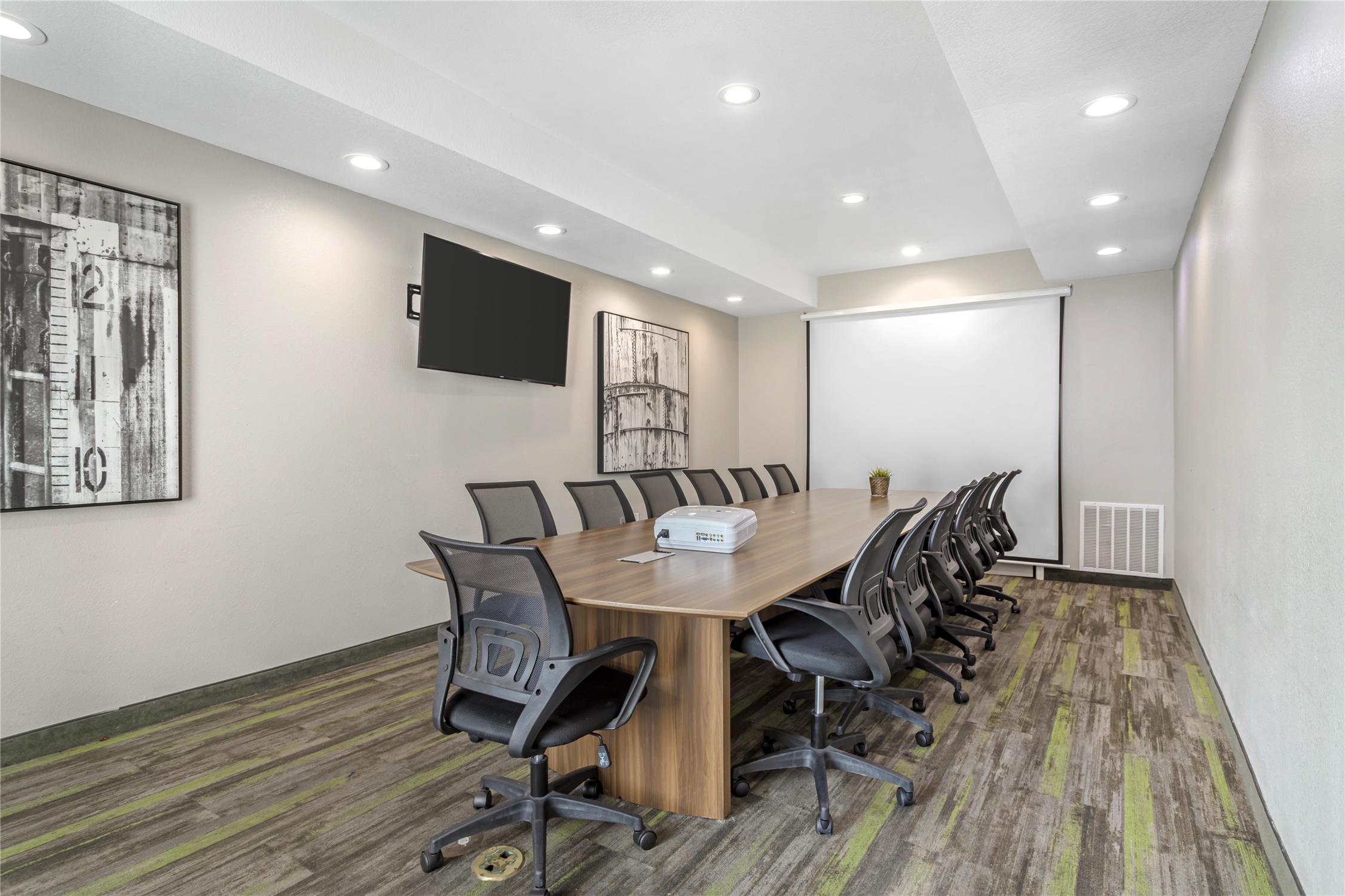 Best Western Plus Bay City Inn & Suites 35/44