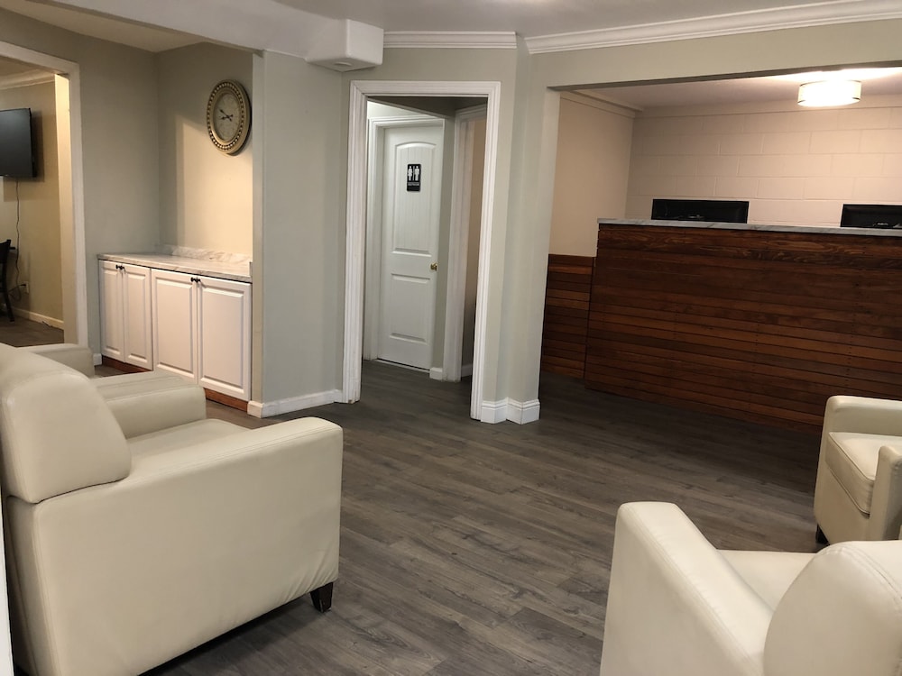Cedar Inn & Suites 40/64