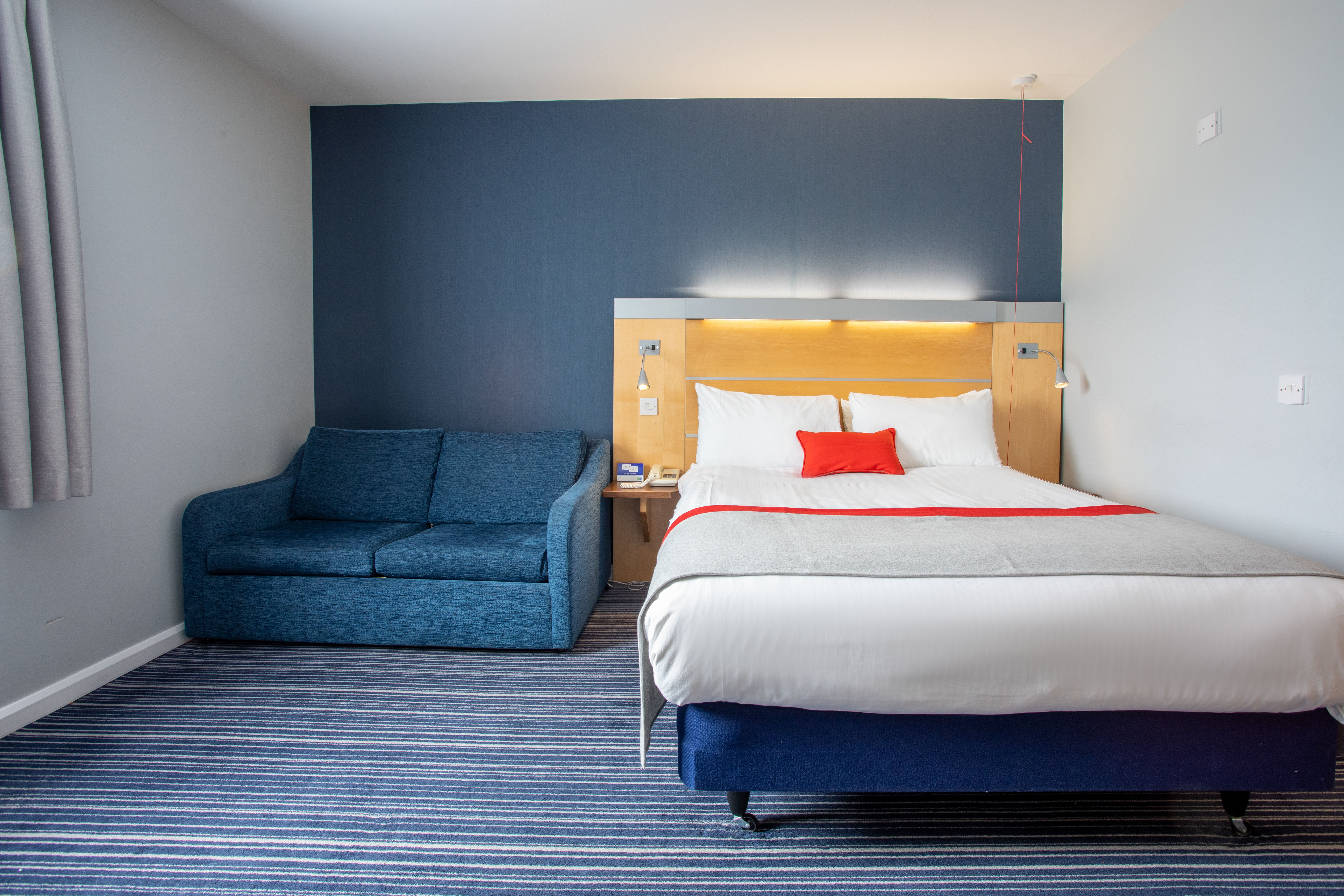 Holiday Inn Express Dunfermline 11/57