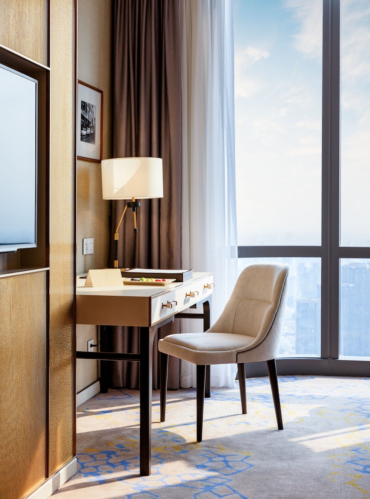 Vinpearl Landmark 81, Autograph Collection 29/32
