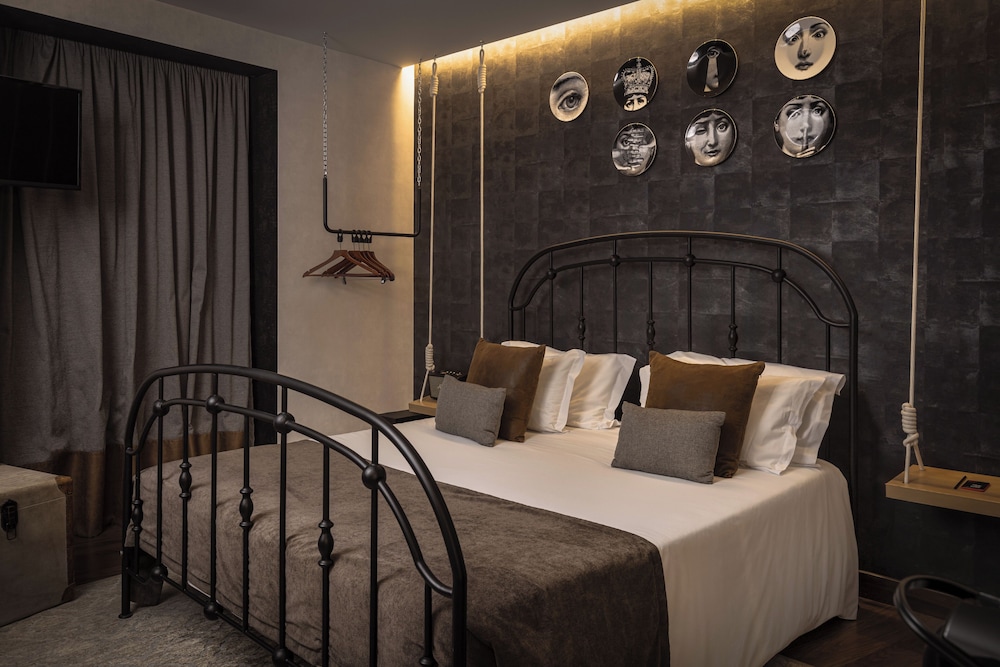 Maxime Hotel 10/69
