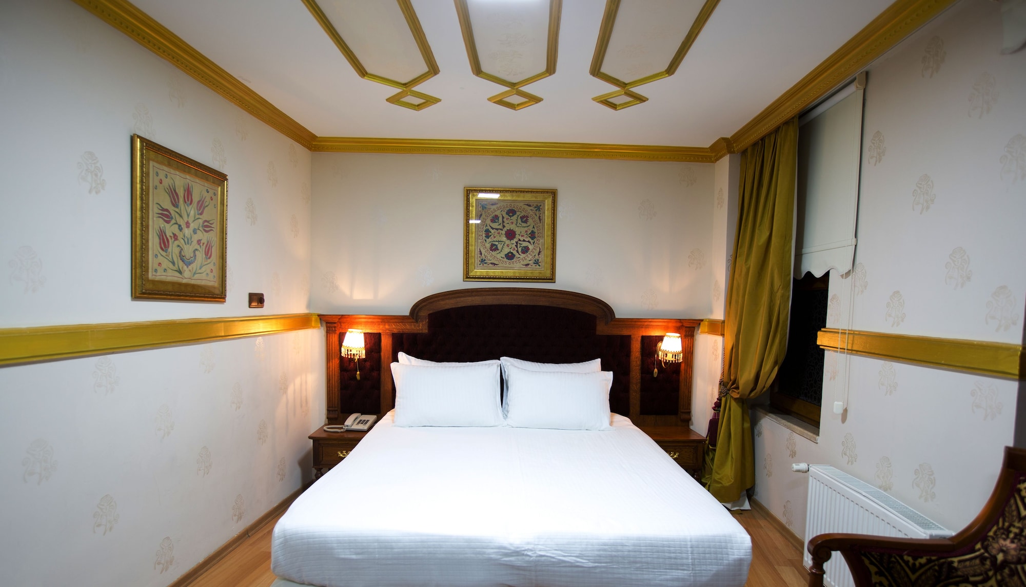 CONNECTING, 2 DOUBLE BEDS