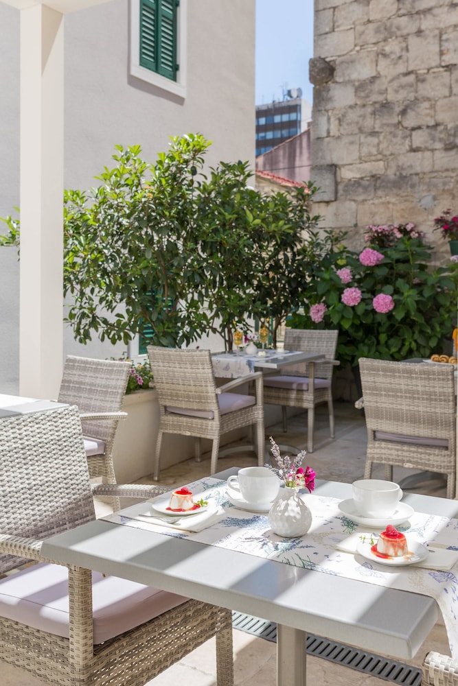 Balatura The Fine Bed & Breakfast 30/50