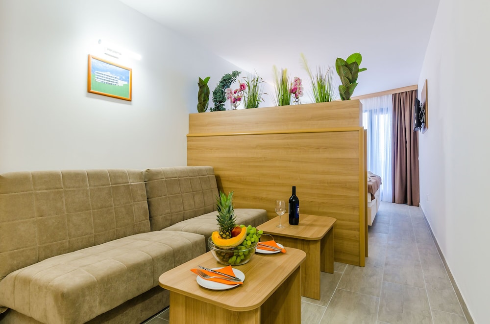 Villa Paradiso 2 25/37