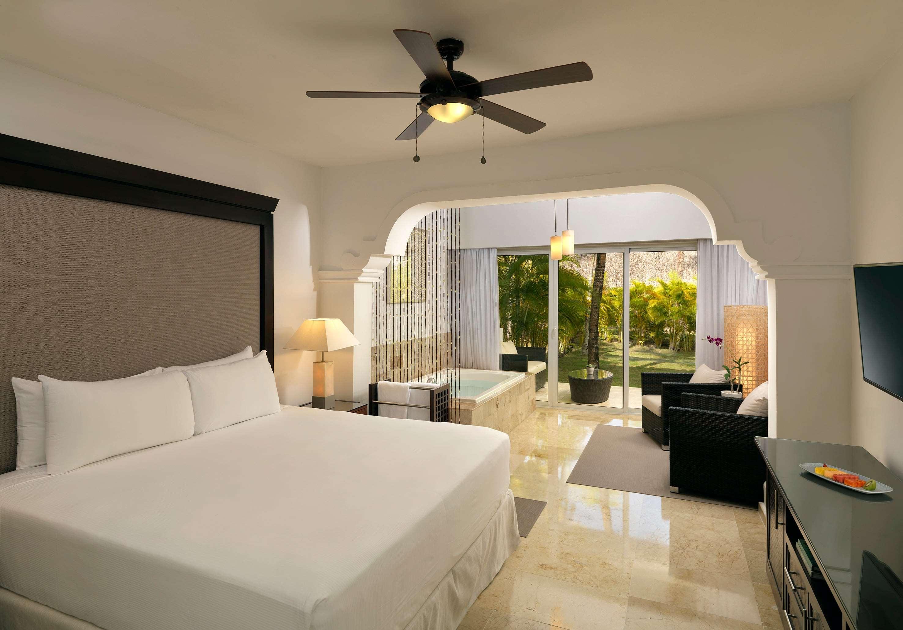 The Level, Palm, Tropical, Suite