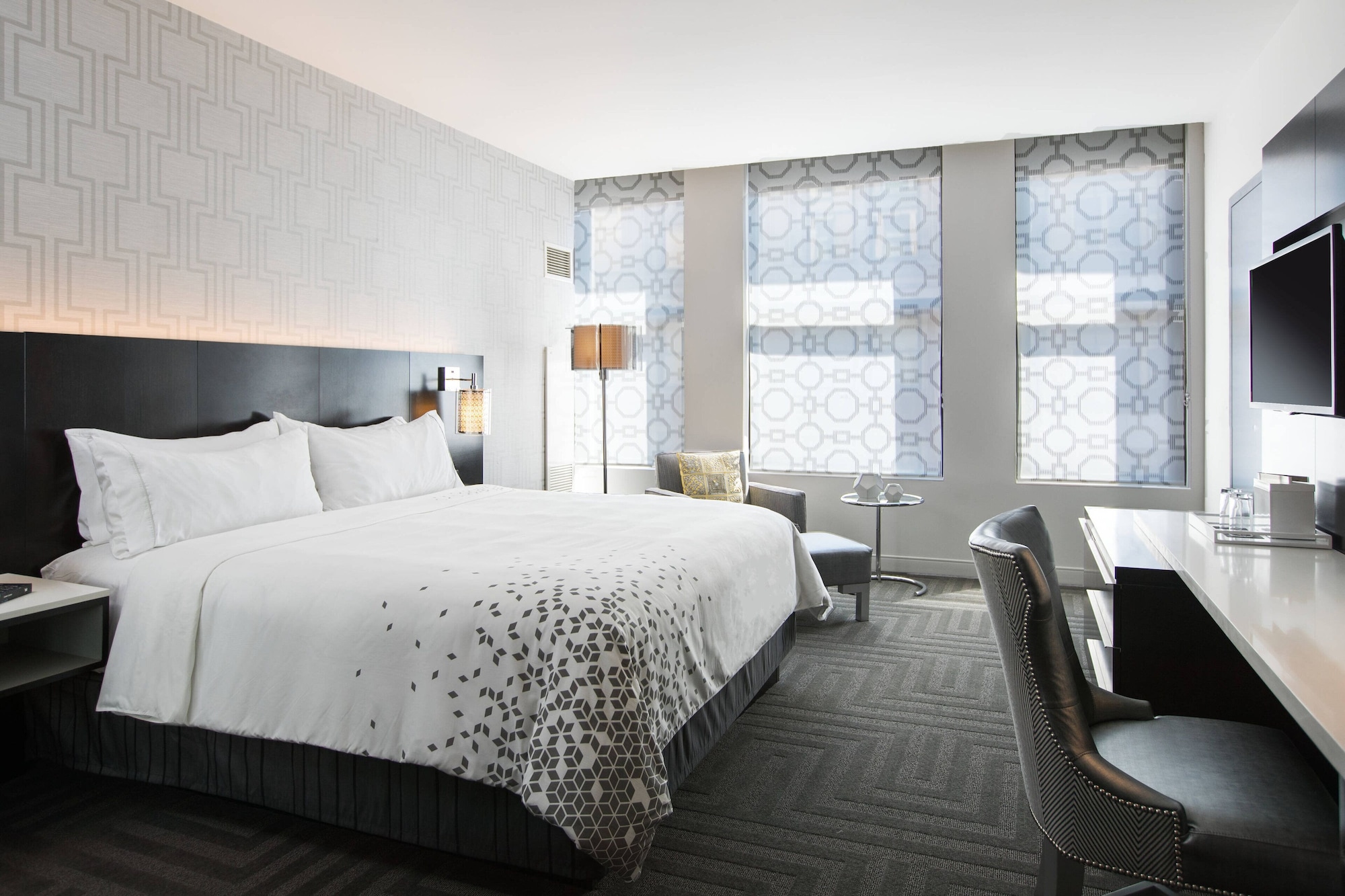 ROOM, KING BED