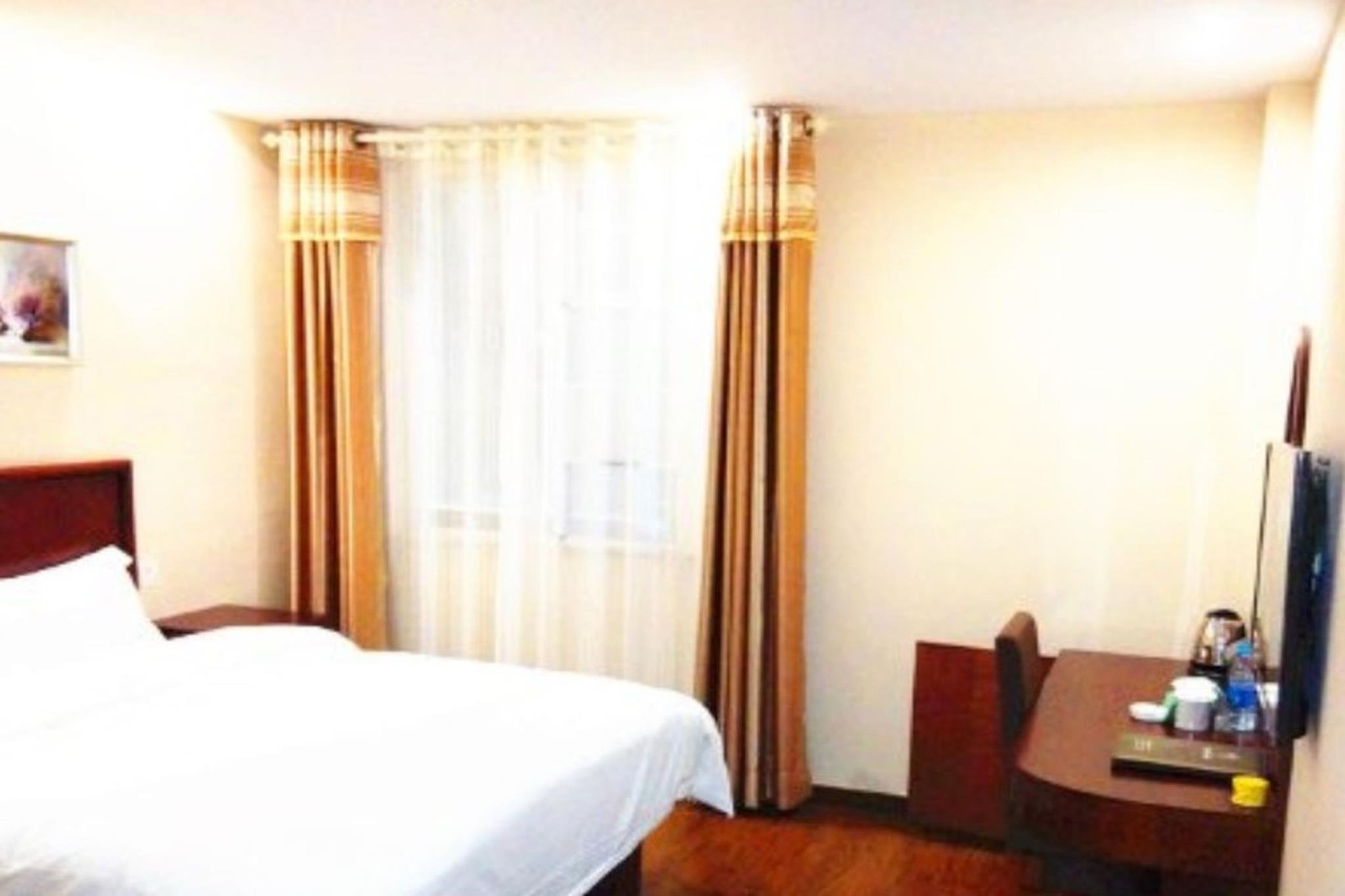 BUSINESS, QUEEN BED