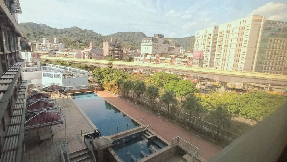 S Aura Hotel 47/50