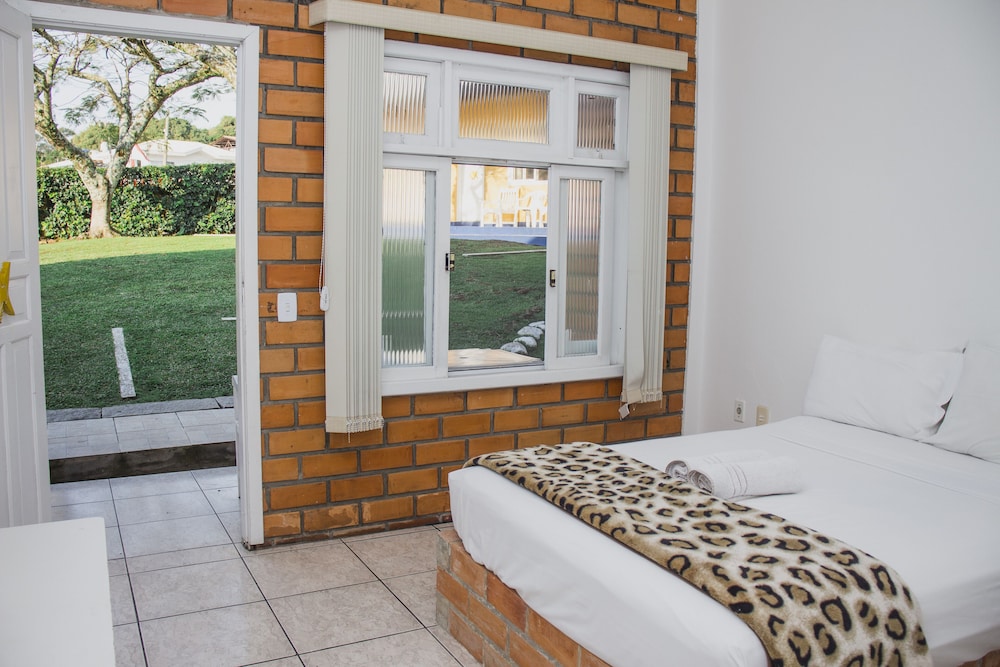 Hotel Balneario Itapocoroi 27/63