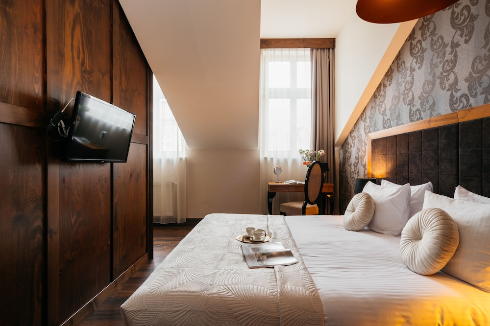 DELUXE, APARTMENT, KITCHENETTE