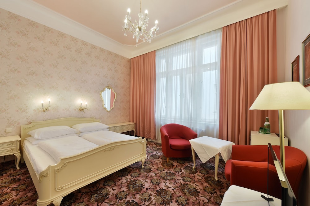 Hotel Pension Baronesse 20/45