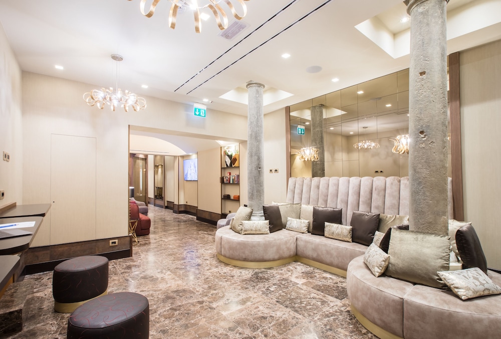 Solo Experience Hotel 53/74