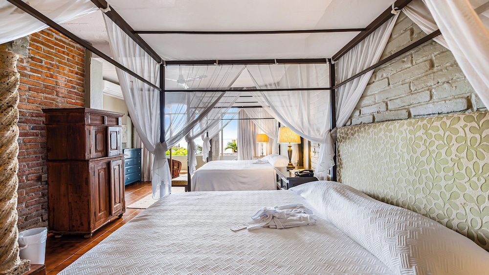 ROOM, 2 KING BEDS, OCEAN FRONT
